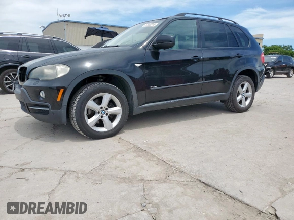 2008 BMW X5 3.0si z VIN 5UXFE43588L009967, wystawiony jako Copart lot #57900245 z przebiegiem 137 882 mil mil oraz Czysty tytuł • Clean title. Historia ofert i sprzedaży dostępna na DreamBid. Obrazek 1.