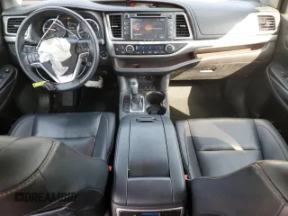2019 Toyota Highlander SE z VIN 5TDJZRFH1KS959998, wystawiony jako Copart lot #54558795 z przebiegiem 50 566 mil mil oraz Szkoda całkowita • Salvage title. Historia ofert i sprzedaży dostępna na DreamBid. Obrazek 8.