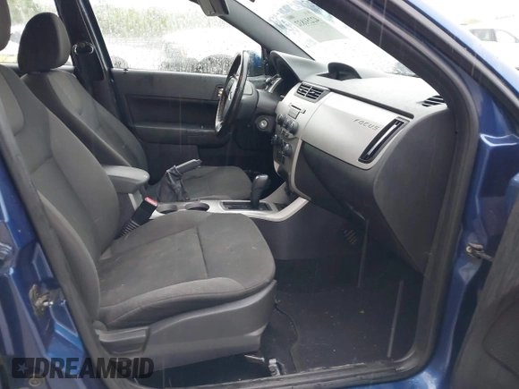 2008 Ford Focus SE z VIN 1FAHP35N58W243547, wystawiony jako IAAI lot #42251832 z przebiegiem 155 554 mil mil oraz . Historia ofert i sprzedaży dostępna na DreamBid. Obrazek 5.