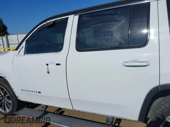 2022 Jeep Wagoneer Series III with VIN 1C4SJVDT1NS114768, listed as a IAAI auction lot 42532627 with 47,071 mi miles and . Bid and sale history available at DreamBid. Image 15.
