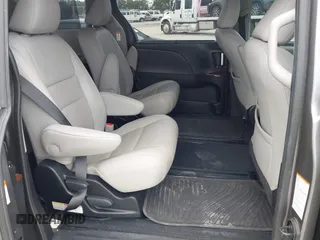 2017 Toyota Sienna XLE z VIN 5TDDZ3DC6HS147381, wystawiony jako IAAI lot #42340349 z przebiegiem 137 246 mil mil oraz . Historia ofert i sprzedaży dostępna na DreamBid. Obrazek 8.