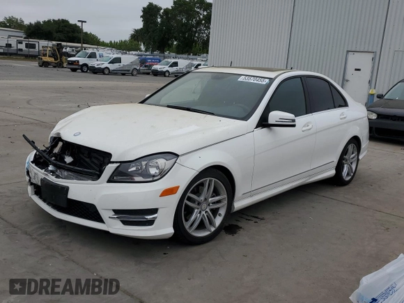 2014 Mercedes-Benz C 250 Sport с VIN WDDGF4HB1EA957805, выставлен на аукционе Copart как лот 53570455 с пробегом 35 894 миль миль и Списание • Salvage title. История ставок и продаж доступна на DreamBid. Изображение 1.