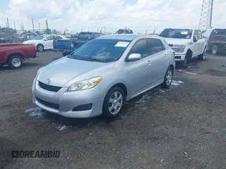 2009 Toyota Matrix z VIN 2T1KU40E89C100754, wystawiony jako IAAI lot #42255027 z przebiegiem 123 769 mil mil oraz . Historia ofert i sprzedaży dostępna na DreamBid. Obrazek 18.