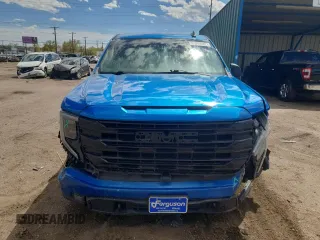 2023 GMC Sierra 1500 z VIN 1GTVUCE8XPZ279151, wystawiony jako Copart lot #53349085 z przebiegiem 41 378 mil mil oraz Szkoda całkowita • Salvage title. Historia ofert i sprzedaży dostępna na DreamBid. Obrazek 5.