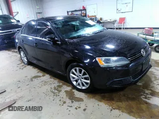 2014 Volkswagen Jetta SE z VIN 3VWD17AJ8EM399644, wystawiony jako IAAI lot #42062866 z przebiegiem 122 014 mil mil oraz . Historia ofert i sprzedaży dostępna na DreamBid. Obrazek 1.