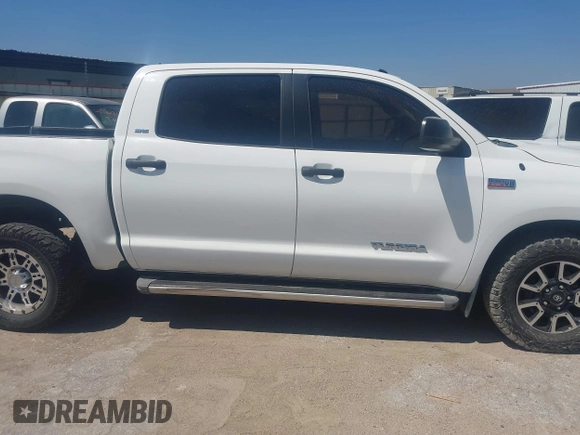 2011 Toyota Tundra z VIN 5TFEY5F18BX105276, wystawiony jako IAAI lot #41735082 z przebiegiem 221 992 mil mil oraz . Historia ofert i sprzedaży dostępna na DreamBid. Obrazek 13.