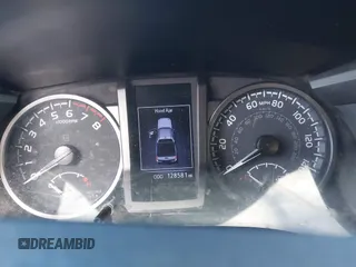 2020 Toyota Tacoma SR5 z VIN 5TFCZ5AN9LX216032, wystawiony jako IAAI lot #41448197 z przebiegiem 128 581 mil mil oraz . Historia ofert i sprzedaży dostępna na DreamBid. Obrazek 7.