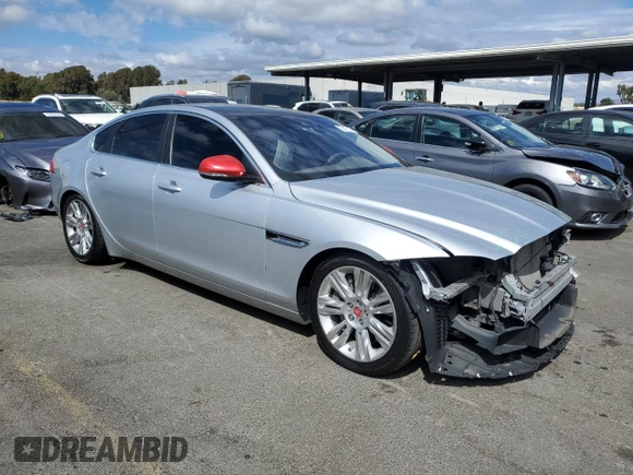 2017 Jaguar XF 35t Premium with VIN SAJBD4BV7HCY39149, listed as a Copart auction lot 70817424 with 89,567 mi miles and Salvage Title. Bid and sale history available at carsss.com. Image 4.