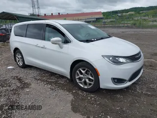 2018 Chrysler Pacifica Touring Plus z VIN 2C4RC1FG7JR357238, wystawiony jako IAAI lot #42235996 z przebiegiem 119 967 mil mil oraz . Historia ofert i sprzedaży dostępna na DreamBid. Obrazek 1.