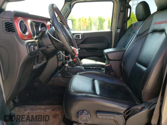 2020 Jeep Gladiator Rubicon z VIN 1C6JJTBG2LL190732, wystawiony jako Copart lot #57100115 z przebiegiem 55 679 mil mil oraz Szkoda całkowita • Salvage title. Historia ofert i sprzedaży dostępna na DreamBid. Obrazek 7.