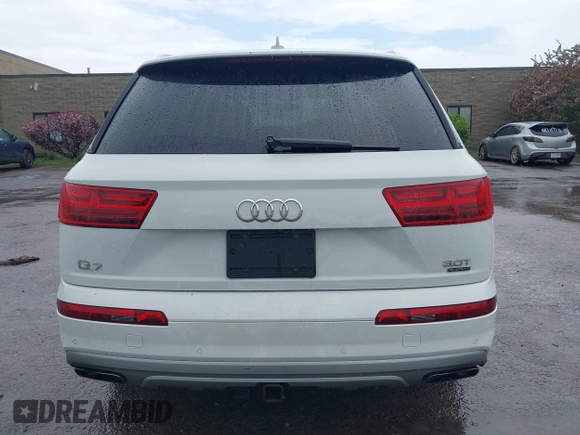 2017 Audi Q7 Premium Plus with VIN WA1LAAF78HD033170, listed as a IAAI auction lot 42212382 with 101,904 mi miles. Bid and sale history available at carsss.com. Image 16.