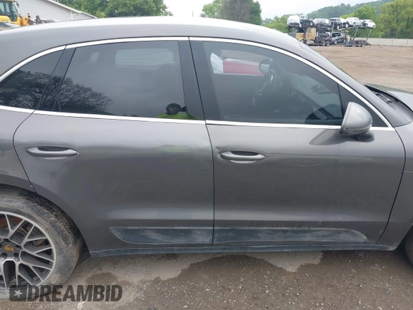 2015 Porsche Macan S with VIN WP1AB2A54FLB62837, listed as a IAAI auction lot 42369980 with 162,372 mi miles and . Bid and sale history available at DreamBid. Image 14.