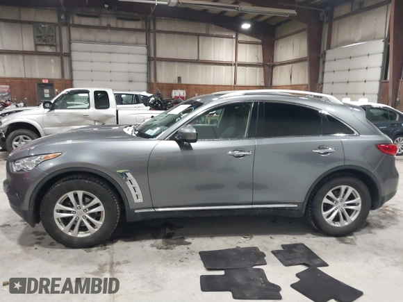 2017 Infiniti QX70 z VIN JN8CS1MU3HM143799, wystawiony jako IAAI lot #41554527 z przebiegiem 70 453 mil mil oraz . Historia ofert i sprzedaży dostępna na DreamBid. Obrazek 14.