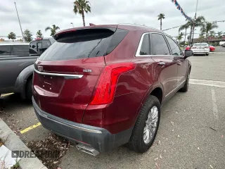2017 Cadillac XT5 Luxury FWD z VIN 1GYKNBRS9HZ318436, wystawiony jako Copart lot #55539415 z przebiegiem 66 391 mil mil oraz Szkody całkowita. Historia ofert i sprzedaży dostępna na DreamBid. Obrazek 4.