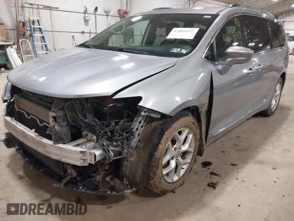 2017 Chrysler Pacifica Touring L with VIN 2C4RC1BG7HR831320, listed as a IAAI auction lot 41805697 with 137,743 mi miles and . Bid and sale history available at DreamBid. Image 2.
