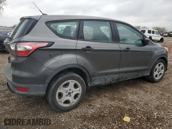 2017 Ford Escape S z VIN 1FMCU0F76HUD84825, wystawiony jako Copart lot #42800185 z przebiegiem 59 447 mil mil oraz Szkoda całkowita • Salvage title. Historia ofert i sprzedaży dostępna na DreamBid. Obrazek 3.