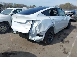 2025 Tesla Model Y Long Range with VIN 7SAYGDEE0SA347715, listed as a IAAI auction lot 41845736 with 3,012 mi miles. Bid and sale history available at carsss.com. Image 4.