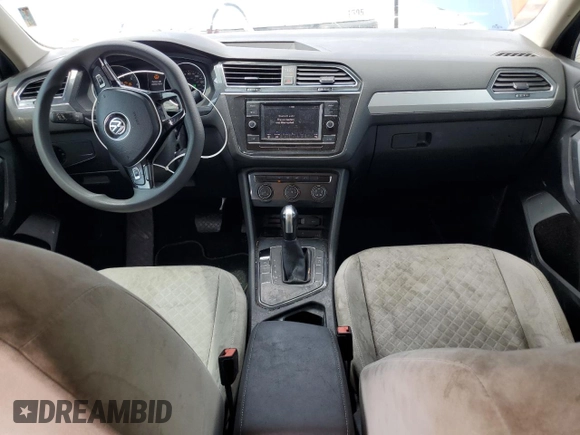 2018 Volkswagen Tiguan S z VIN 3VV1B7AX6JM084103, wystawiony jako Copart lot #65433355 z przebiegiem 112 946 mil mil oraz Czysty tytuł • Clean title. Historia ofert i sprzedaży dostępna na DreamBid. Obrazek 8.
