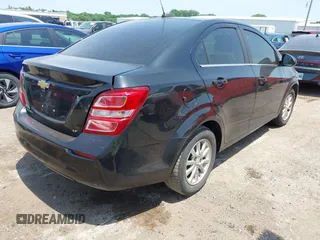 2018 Chevrolet Sonic LT z VIN 1G1JD5SH7J4119014, wystawiony jako IAAI lot #42320707 z przebiegiem 88 296 mil mil oraz . Historia ofert i sprzedaży dostępna na DreamBid. Obrazek 4.
