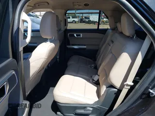 2023 Ford Explorer XLT z VIN 1FMSK8DH2PGA23052, wystawiony jako IAAI lot #42243832 z przebiegiem 48 195 mil mil oraz . Historia ofert i sprzedaży dostępna na DreamBid. Obrazek 8.