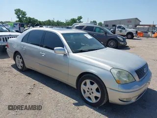2002 Lexus LS 430 z VIN JTHBN30F420082588, wystawiony jako IAAI lot #42406377 z przebiegiem 239 730 mil mil oraz . Historia ofert i sprzedaży dostępna na DreamBid. Obrazek 1.