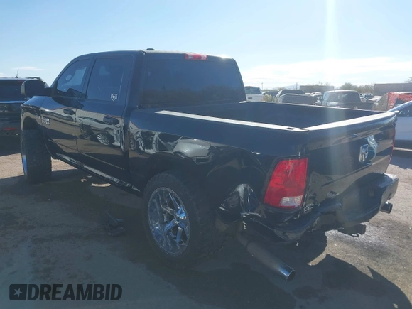 2015 Ram 1500 Express z VIN 1C6RR6KT1FS517948, wystawiony jako IAAI lot #41355978 z przebiegiem 94 784 mil mil oraz . Historia ofert i sprzedaży dostępna na DreamBid. Obrazek 3.