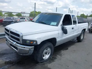 1999 Dodge 1500 z VIN 3B7HC13Z3XM535941, wystawiony jako IAAI lot #42174202 z przebiegiem 169 349 mil mil oraz . Historia ofert i sprzedaży dostępna na DreamBid. Obrazek 17.