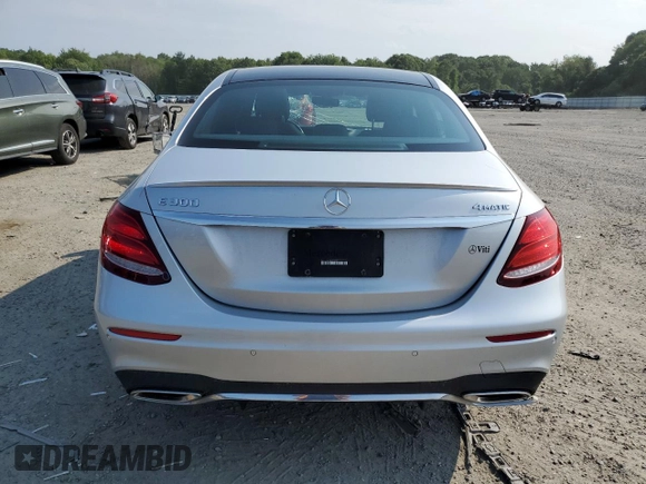 2019 Mercedes-Benz E 300 with VIN WDDZF4KB2KA552601, listed as a Copart auction lot 60702415 with 43,207 mi miles and Salvage title. Bid and sale history available at DreamBid. Image 6.