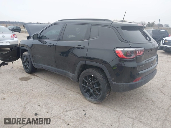 2024 Jeep Compass Latitude with VIN 3C4NJDBN7RT142526, listed as a IAAI auction lot 41512464 with 5,429 mi miles. Bid and sale history available at carsss.com. Image 3.