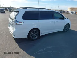 2017 Toyota Sienna SE with VIN 5TDXZ3DC6HS899952, listed as a IAAI auction lot 42444074 with 42,951 mi miles and . Bid and sale history available at DreamBid. Image 4.