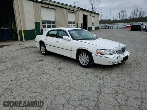 2007 Lincoln Town Car Signature Limited z VIN 1LNHM82WX7Y628758, wystawiony jako Copart lot #55057565 z przebiegiem 101 057 mil mil oraz Szkoda całkowita • Salvage title. Historia ofert i sprzedaży dostępna na DreamBid. Obrazek 13.