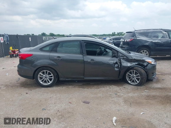 2018 Ford Focus SE z VIN 1FADP3F23JL321768, wystawiony jako IAAI lot #42415788 z przebiegiem 124 126 mil mil oraz . Historia ofert i sprzedaży dostępna na DreamBid. Obrazek 13.