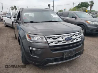 2018 Ford Explorer XLT z VIN 1FM5K7D80JGC54112, wystawiony jako IAAI lot #41947904 z przebiegiem 126 800 mil mil oraz . Historia ofert i sprzedaży dostępna na DreamBid. Obrazek 1.