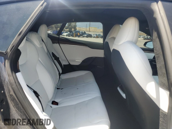 2022 Tesla Model S z VIN 5YJSA1E53NF491494, wystawiony jako Copart lot #56483015 z przebiegiem 31 507 mil mil oraz Szkoda całkowita • Salvage title. Historia ofert i sprzedaży dostępna na DreamBid. Obrazek 10.