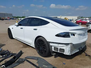2016 Tesla Model S 70 z VIN 5YJSA1E11GF159425, wystawiony jako IAAI lot #42377639 z przebiegiem 79 767 mil mil oraz . Historia ofert i sprzedaży dostępna na DreamBid. Obrazek 3.