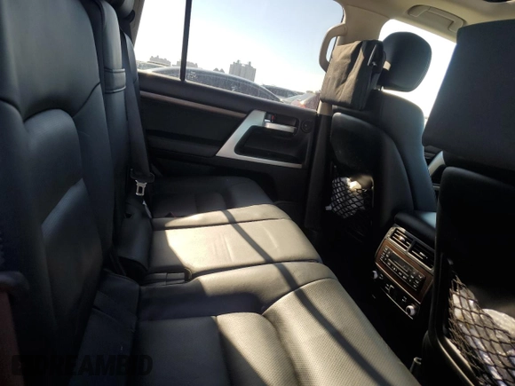 2016 Toyota Land Cruiser z VIN JTMCY7AJ2G4041240, wystawiony jako Copart lot #74304804 z przebiegiem 39 297 mil mil oraz Szkoda całkowita • Salvage title. Historia ofert i sprzedaży dostępna na DreamBid. Obrazek 10.