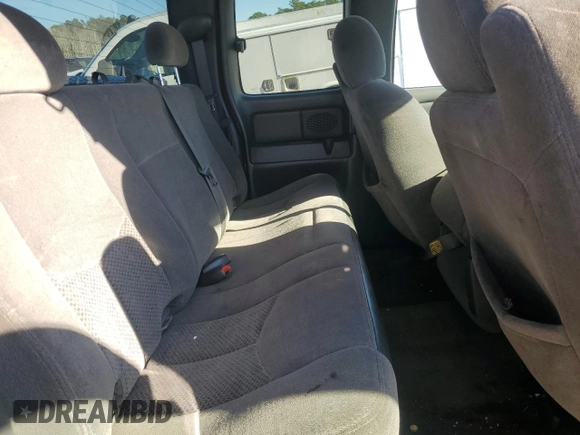 2006 Chevrolet Silverado 1500 Work Truck with VIN 1GCEC19X86Z227654, listed as a Copart auction lot 42624735 with 401,008 mi miles and Salvage Title. Bid and sale history available at carsss.com. Image 10.
