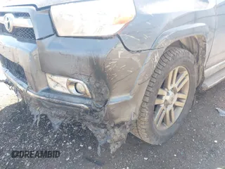 2011 Toyota 4Runner Trail z VIN JTEBU5JR2B5038483, wystawiony jako IAAI lot #42229355 z przebiegiem 207 245 mil mil oraz . Historia ofert i sprzedaży dostępna na DreamBid. Obrazek 16.