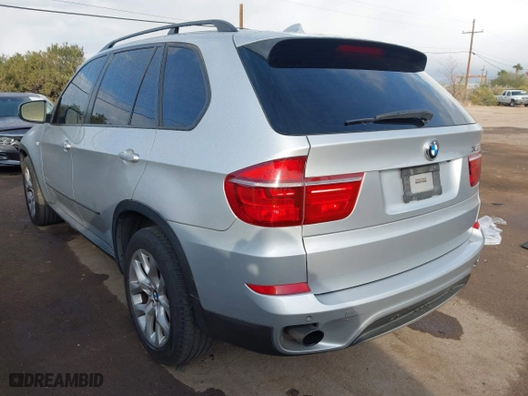 2011 BMW X5 35i with VIN 5UXZV4C5XBL407637, listed as a IAAI auction lot 41454552 with 204,510 mi miles. Bid and sale history available at carsss.com. Image 3.