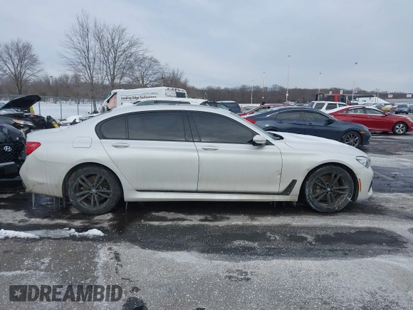 2018 BMW 7 Series 740i xDrive with VIN WBA7E4C59JGV23876, listed as a IAAI auction lot 41381398 with 106,675 mi miles. Bid and sale history available at carsss.com. Image 13.