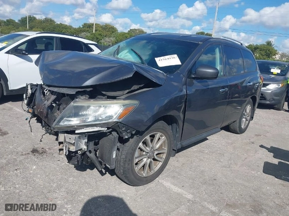 2014 Nissan Pathfinder S with VIN 5N1AR2MN6EC724725, listed as a IAAI auction lot 41564938 with 101,500 mi miles. Bid and sale history available at carsss.com. Image 2.
