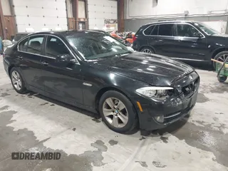 2013 BMW 5 Series 528i xDrive with VIN WBAXH5C57DD109045, listed as a IAAI auction lot 41525875 with 121,549 mi miles. Bid and sale history available at carsss.com. Image 1.
