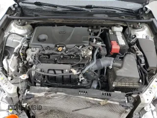 2022 Toyota Camry SE z VIN 4T1G11AK9NU708664, wystawiony jako Copart lot #53104275 z przebiegiem 77 421 mil mil oraz Szkoda całkowita • Salvage title. Historia ofert i sprzedaży dostępna na DreamBid. Obrazek 11.