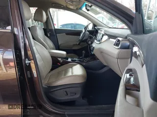 2016 Kia Sorento EX with VIN 5XYPHDA12GG020664, listed as a IAAI auction lot 41476594 with 111,892 mi miles and . Bid and sale history available at DreamBid. Image 5.