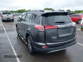 2018 Toyota RAV4 XLE z VIN JTMWFREV3JJ184752, wystawiony jako IAAI lot #42356452 z przebiegiem 79 532 mil mil oraz . Historia ofert i sprzedaży dostępna na DreamBid. Obrazek 3.