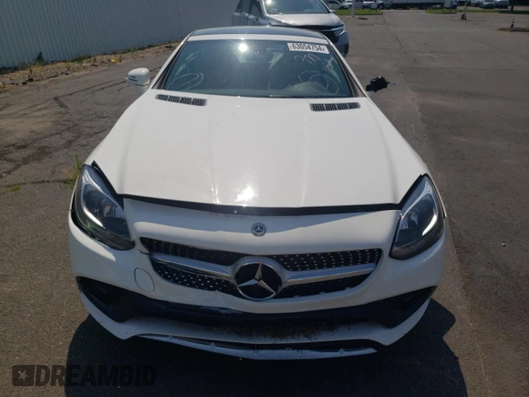 2020 Mercedes-Benz SLC 300 z VIN W1KPK3JAXLF169788, wystawiony jako Copart lot #63054754 z przebiegiem 20 666 mil mil oraz Szkody całkowita. Historia ofert i sprzedaży dostępna na DreamBid. Obrazek 5.