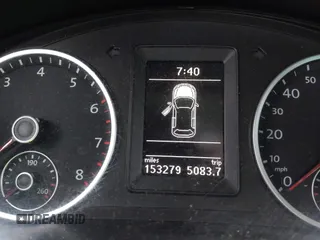 2012 Volkswagen Tiguan SE z VIN WVGAV7AX6CW510490, wystawiony jako IAAI lot #42098241 z przebiegiem 153 279 mil mil oraz . Historia ofert i sprzedaży dostępna na DreamBid. Obrazek 7.