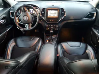 2019 Jeep Cherokee Latitude Plus z VIN 1C4PJLLBXKD482756, wystawiony jako Copart lot #61770445 z przebiegiem 79 048 mil mil oraz Szkoda całkowita • Salvage title. Historia ofert i sprzedaży dostępna na DreamBid. Obrazek 8.