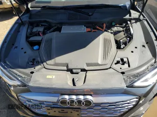 2024 Audi Q8 e-tron Premium Plus z VIN WA15AAGE0RB029861, wystawiony jako Copart lot #72717464 z przebiegiem 13 400 mil mil oraz Szkody całkowita. Historia ofert i sprzedaży dostępna na DreamBid. Obrazek 11.