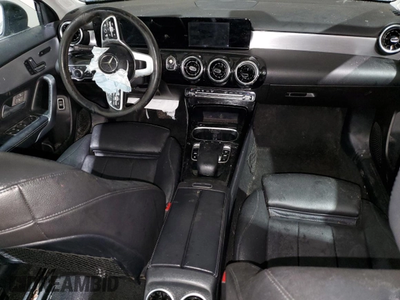 2019 Mercedes-Benz A 220 z VIN WDD3G4EB7KW021198, wystawiony jako Copart lot #51763305 z przebiegiem Nie podano mil oraz Szkoda całkowita • Salvage title. Historia ofert i sprzedaży dostępna na DreamBid. Obrazek 8.